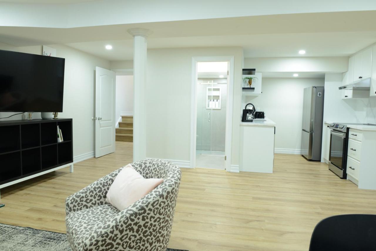 Spacious 2-Bed-Room Near Yonge & Major Mackenzie Richmond Hill Dış mekan fotoğraf