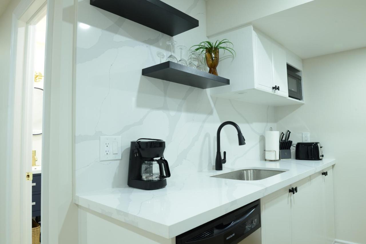Spacious 2-Bed-Room Near Yonge & Major Mackenzie Richmond Hill Dış mekan fotoğraf