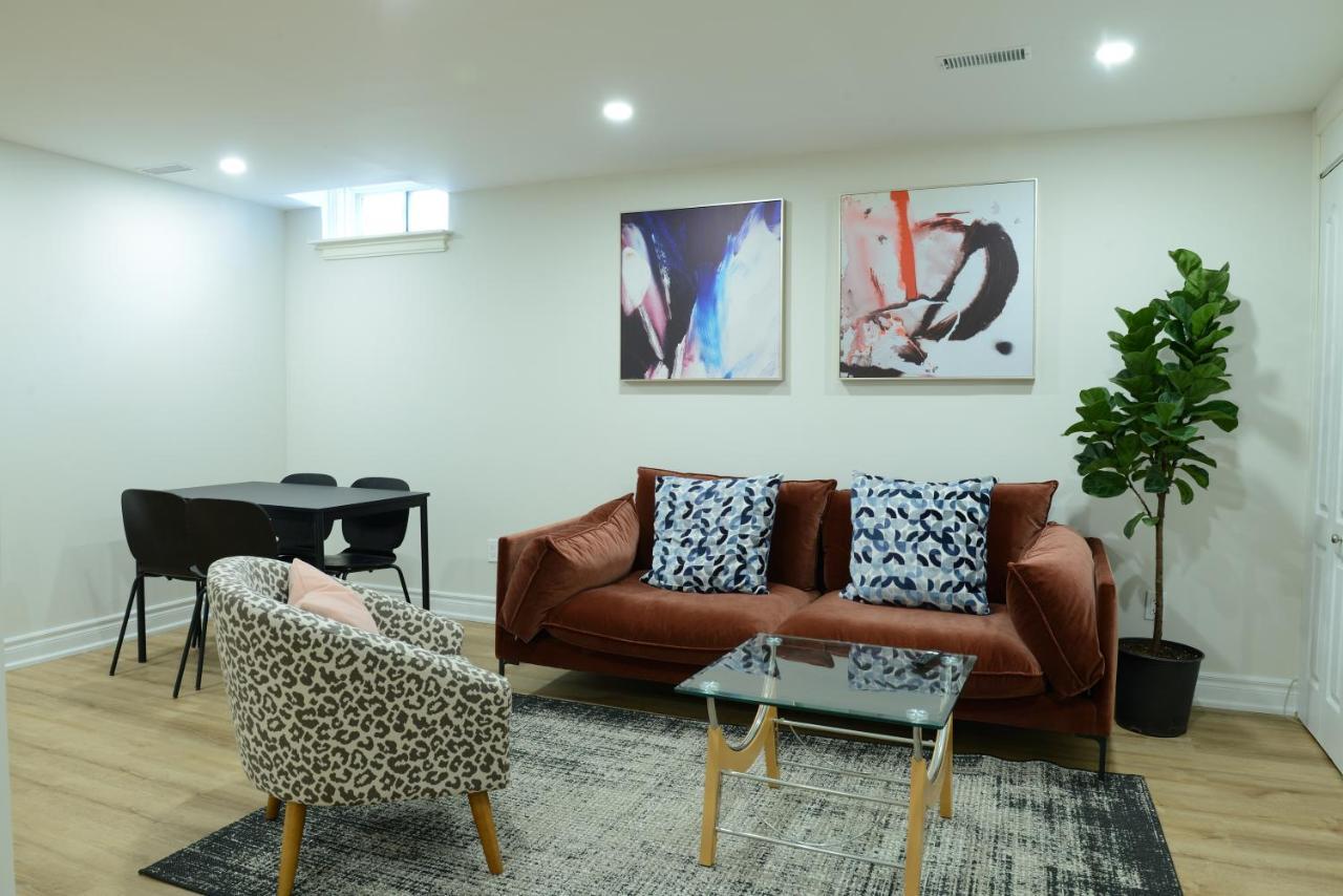 Spacious 2-Bed-Room Near Yonge & Major Mackenzie Richmond Hill Dış mekan fotoğraf