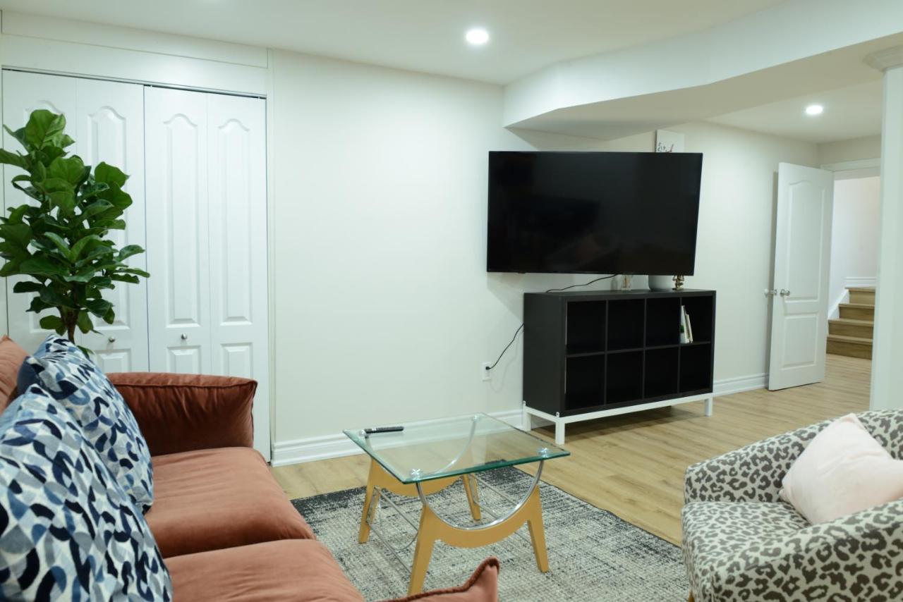 Spacious 2-Bed-Room Near Yonge & Major Mackenzie Richmond Hill Dış mekan fotoğraf