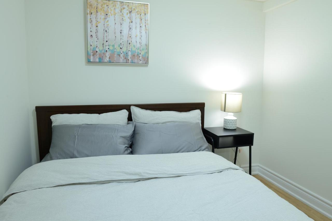 Spacious 2-Bed-Room Near Yonge & Major Mackenzie Richmond Hill Dış mekan fotoğraf