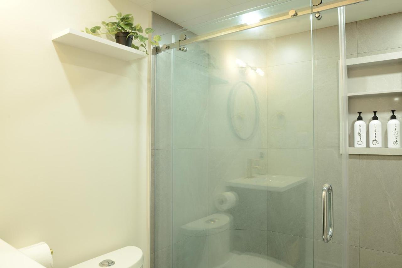 Spacious 2-Bed-Room Near Yonge & Major Mackenzie Richmond Hill Dış mekan fotoğraf
