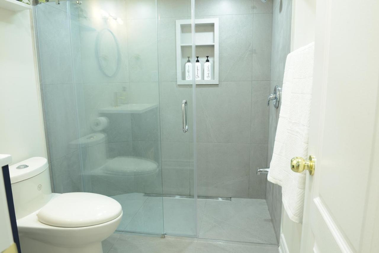 Spacious 2-Bed-Room Near Yonge & Major Mackenzie Richmond Hill Dış mekan fotoğraf