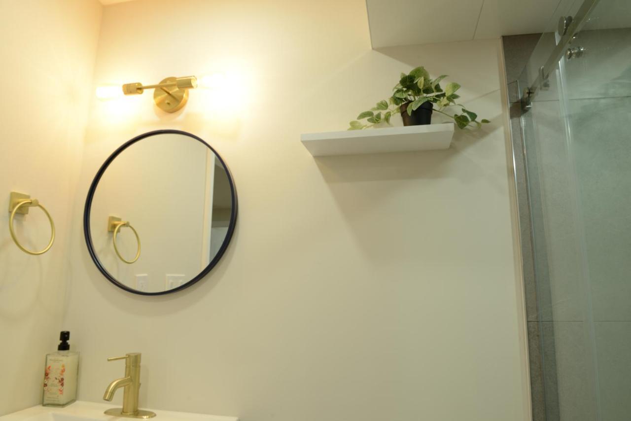 Spacious 2-Bed-Room Near Yonge & Major Mackenzie Richmond Hill Dış mekan fotoğraf