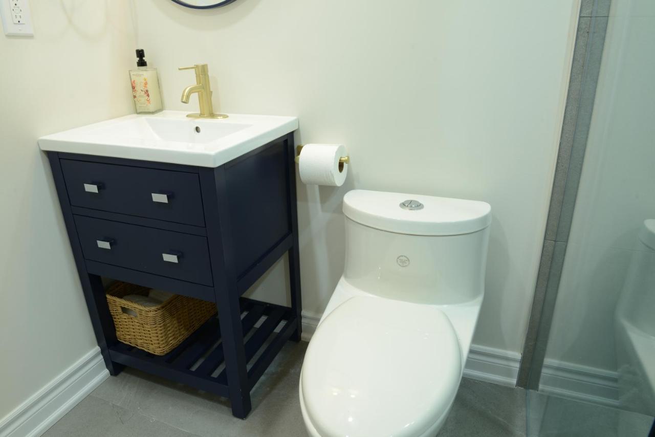 Spacious 2-Bed-Room Near Yonge & Major Mackenzie Richmond Hill Dış mekan fotoğraf