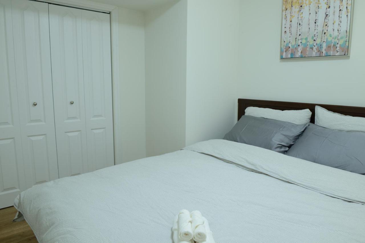 Spacious 2-Bed-Room Near Yonge & Major Mackenzie Richmond Hill Dış mekan fotoğraf